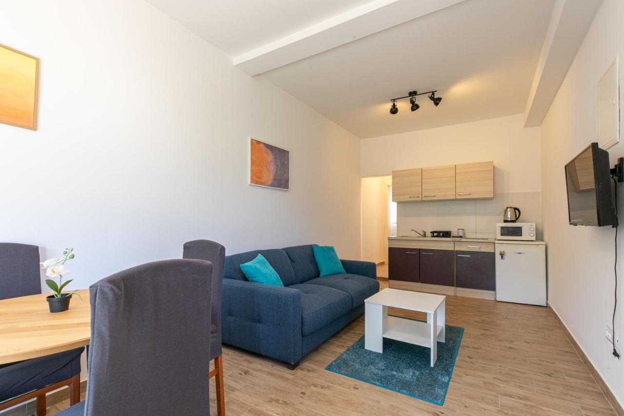Apartments Korana พูลา ภายนอก รูปภาพ