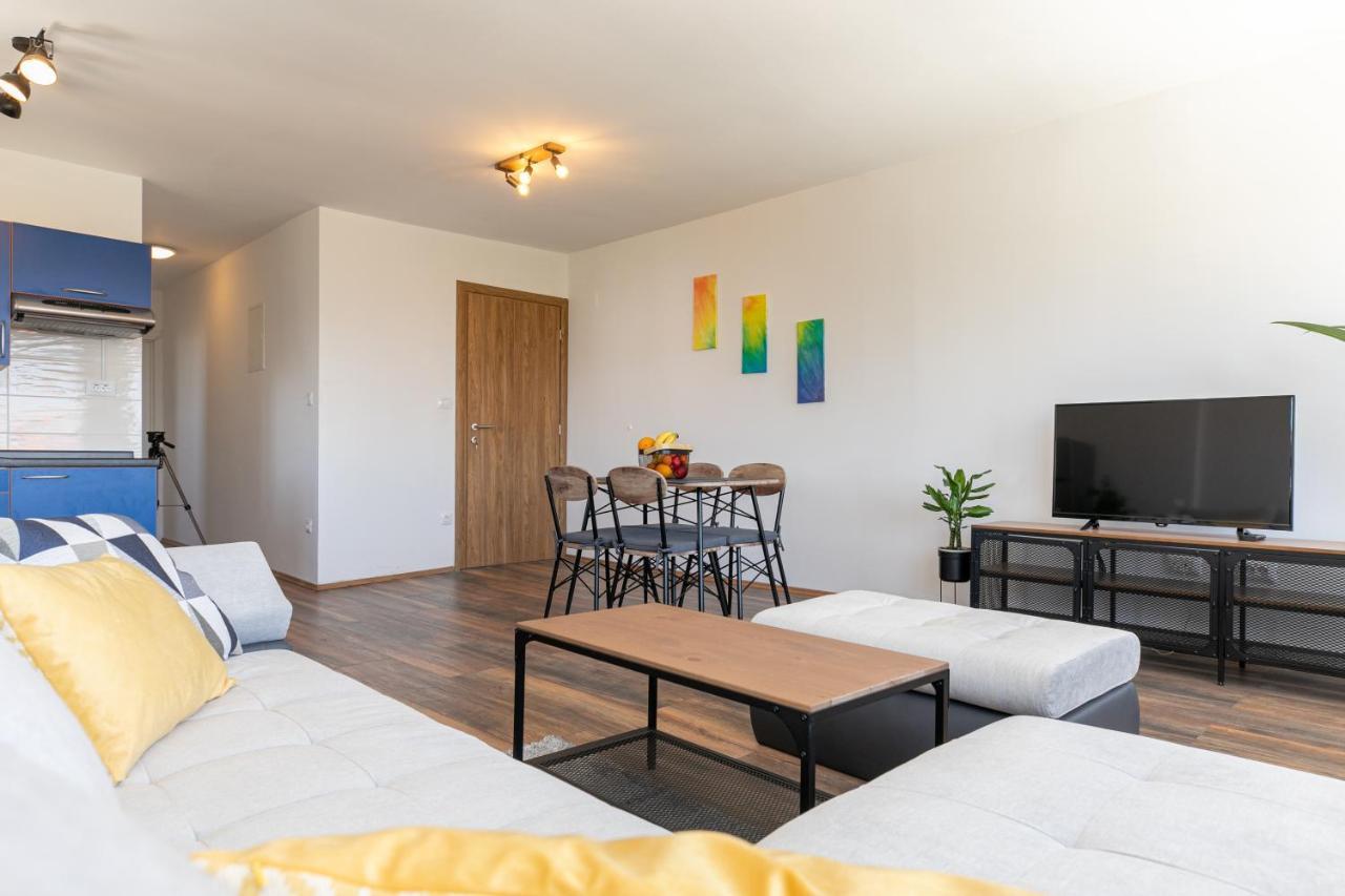 Apartments Korana พูลา ภายนอก รูปภาพ
